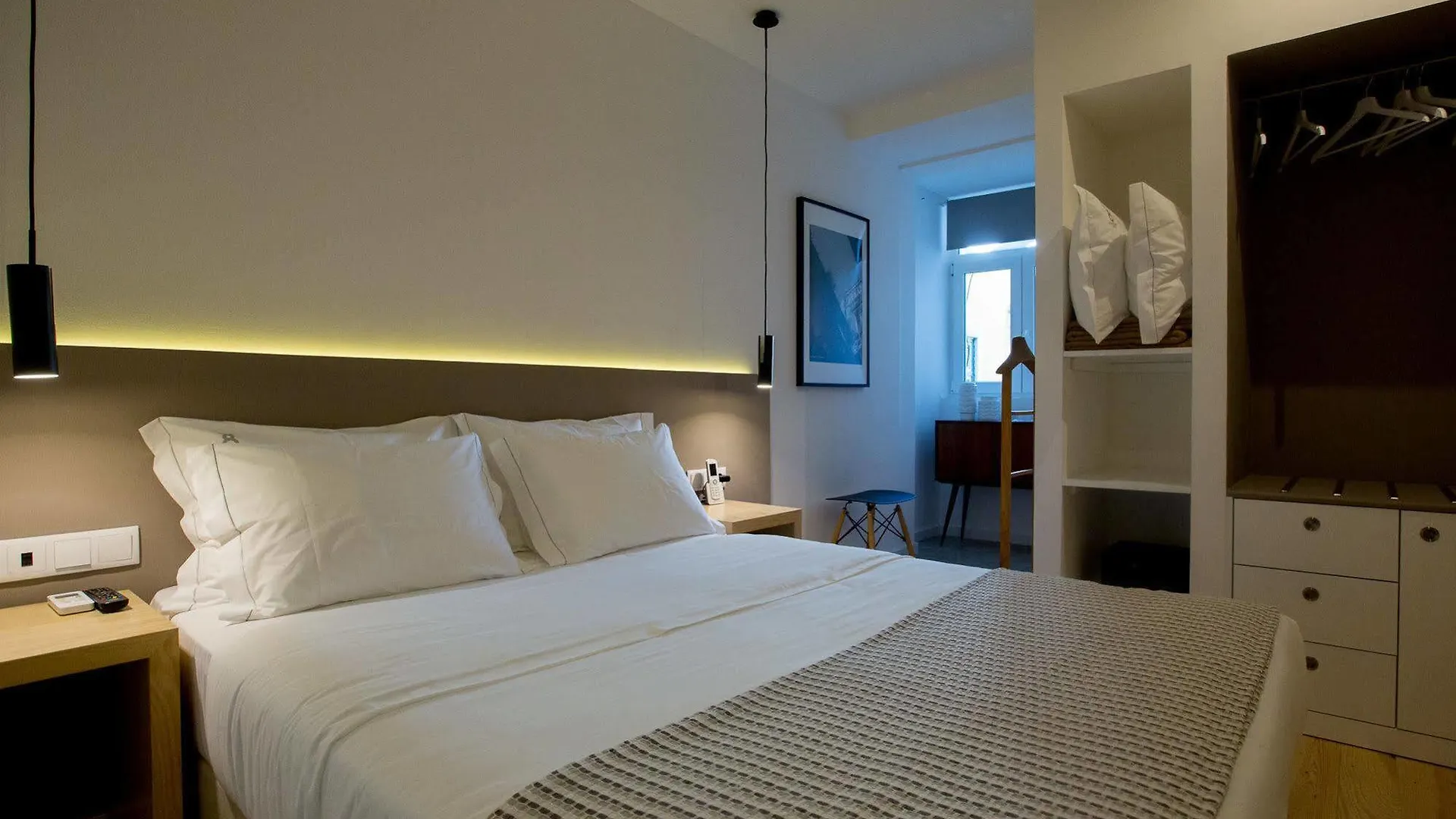 The 8 - Downtown Suites Lizbona